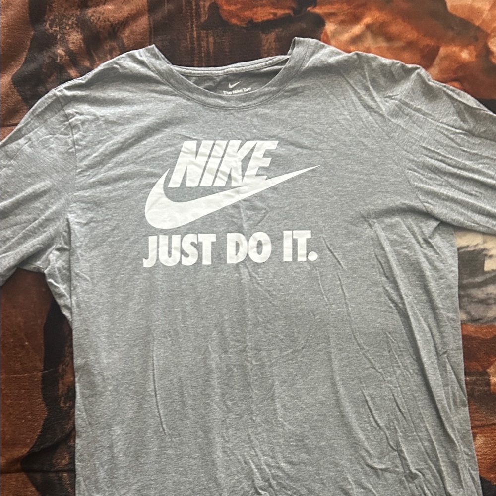 Nike Men's Long Sleeve Gray Tee